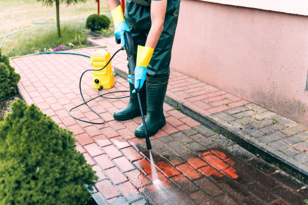 Best Pool Deck Cleaning  in Middlebranch, OH